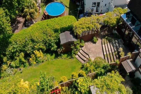 9 Beverley Gardens, Bournemouth, BH10 5EF