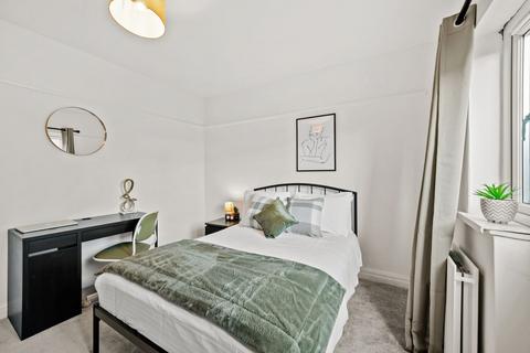 1 bedroom in a house share to rent, Fairfield Drive, Perivale UB6