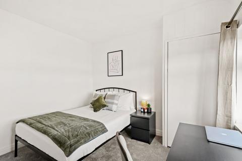 1 bedroom in a house share to rent, Fairfield Drive, Perivale UB6