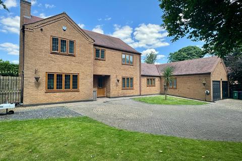 4 bedroom detached house for sale, High Street, Caythorpe, Grantham, NG32