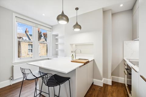 4 bedroom flat to rent, Charleville Road, London, W14.