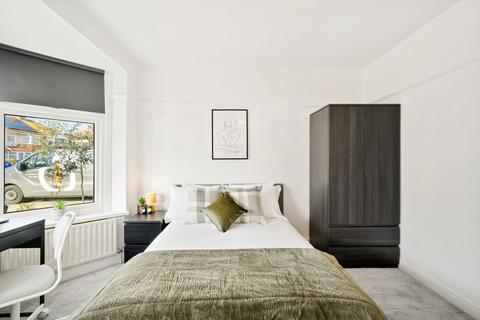 1 bedroom in a house share to rent, Fairfield Drive, Perivale UB6