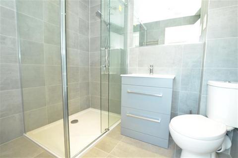 2 bedroom apartment for sale, Cassis Court, Loughton, IG10