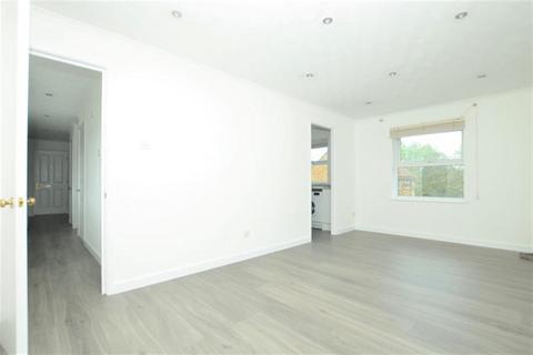 2 bedroom apartment for sale, Cassis Court, Loughton, IG10