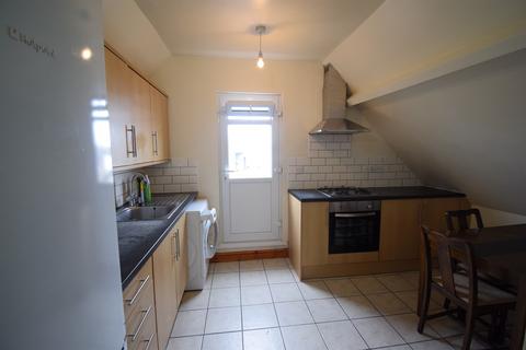 2 bedroom flat to rent, City Road, Cardiff