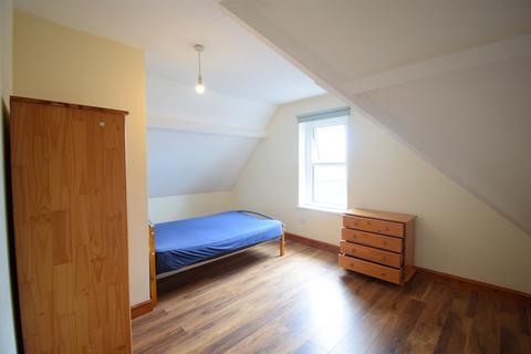2 bedroom flat to rent, City Road, Cardiff