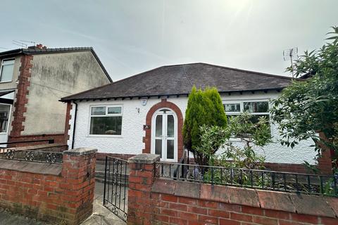 2 bedroom bungalow to rent, Burleigh Road, Stretford, M32 0QG