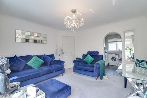 2 bedroom flat for sale, RUNNYMEDE! WEST END! NO CHAIN! TWO BEDROOM TOP FLOOR FLAT!