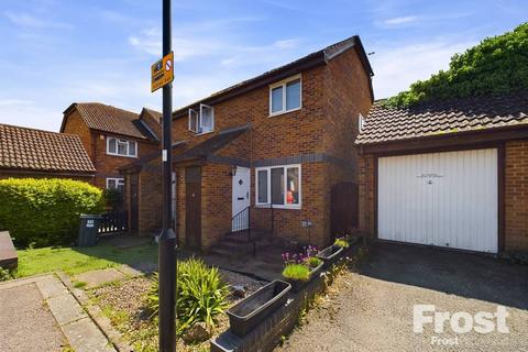 16 Derwent Close, Feltham, TW14 9QL