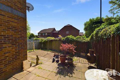 16 Derwent Close, Feltham, TW14 9QL
