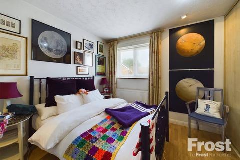 16 Derwent Close, Feltham, TW14 9QL