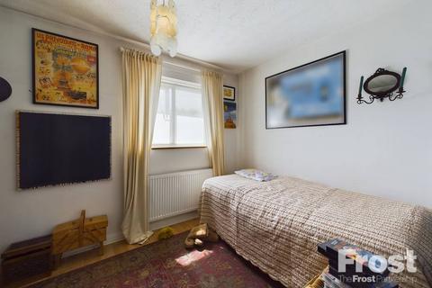 16 Derwent Close, Feltham, TW14 9QL
