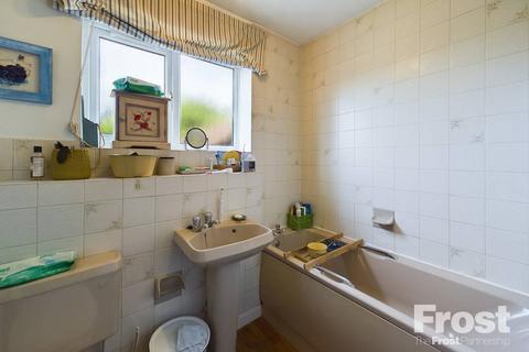 16 Derwent Close, Feltham, TW14 9QL
