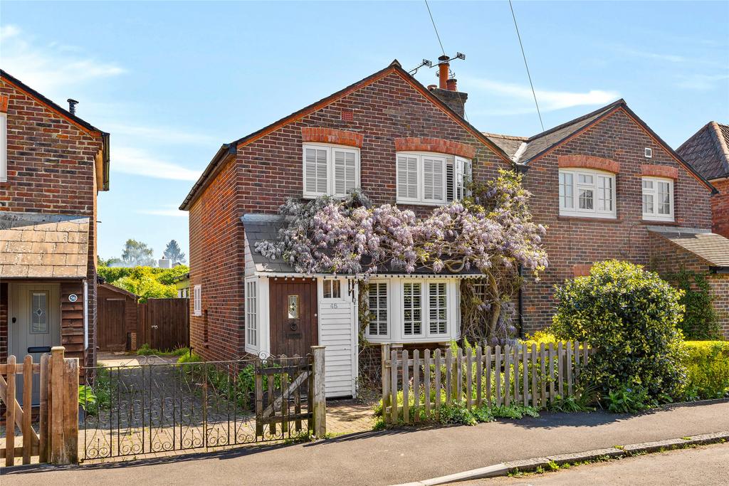 Sandlands Road, Walton on the Hill... 3 bed house - £650,000