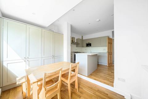 18 Mount Close, Winchester, SO22 6ET