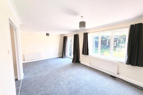 3 bedroom detached house to rent, Eggars Field, Bentley, Farnham, Surrey, GU10