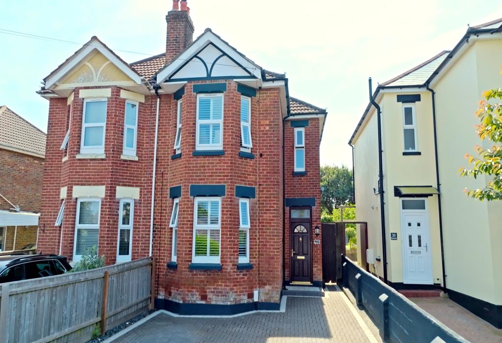 STUNNING FAMILY HOME Layton Road, Poole, 3 bed semidetached house for