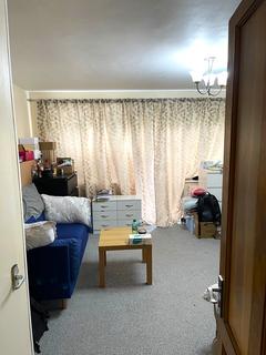 3 bedroom terraced house to rent, Cliff Walk, London E16