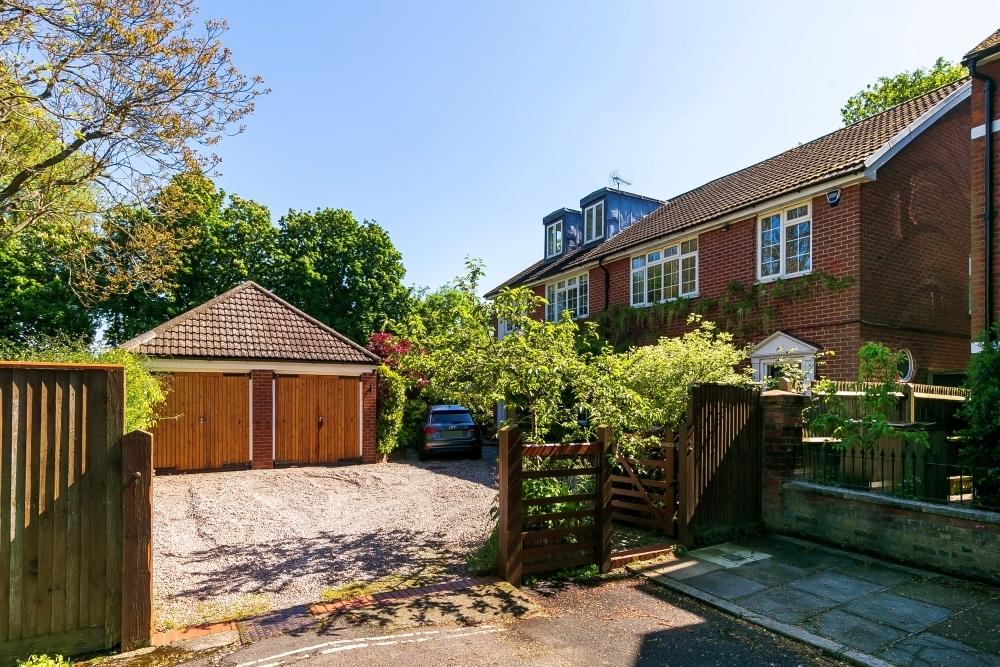 Forest Road, Kew, Richmond, Surrey... 3 bed semidetached house for