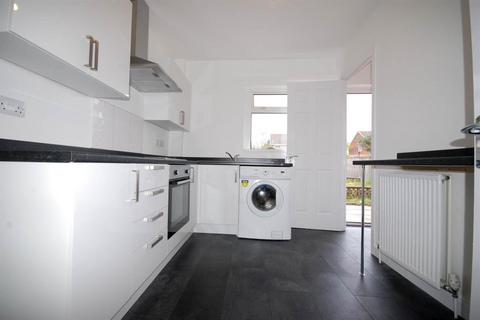 2 bedroom semi-detached house to rent, Hollywood Crescent, Gosforth
