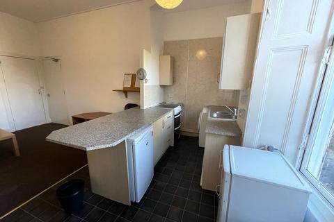 3 bedroom flat to rent, Bruntsfield Place, Bruntsfield, Edinburgh, EH10