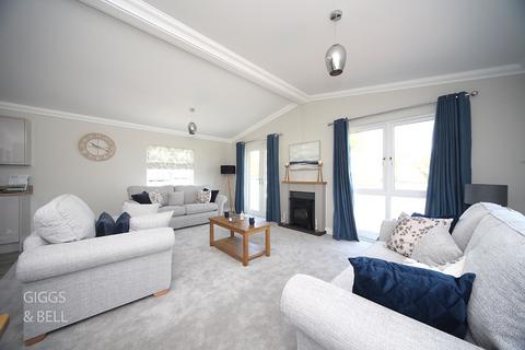 2 bedroom park home for sale, Woodside, Luton, Bedfordshire, LU1