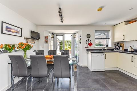 4 bedroom link detached house for sale, Helens Close, Alton, Hampshire