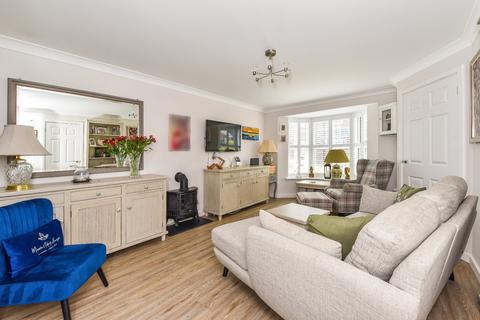 4 bedroom link detached house for sale, Helens Close, Alton, Hampshire