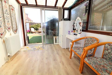 3 Masefield Close, Erith, DA8 2DG