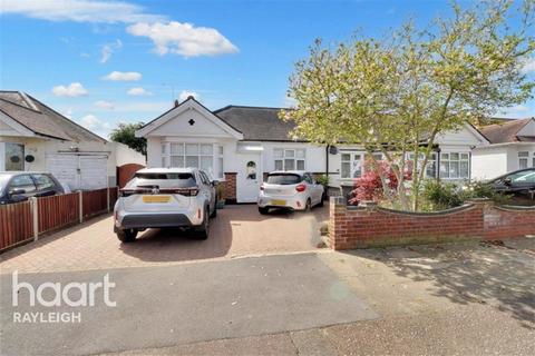 2 bedroom bungalow to rent, Thornford Gardens, Southend-on-Sea