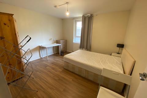 4 bedroom maisonette to rent, Stepney Causeway London E1 0JW