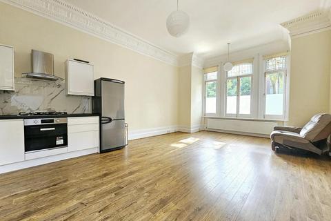 1 bedroom flat for sale, Lyndhurst Gardens, Hampstead