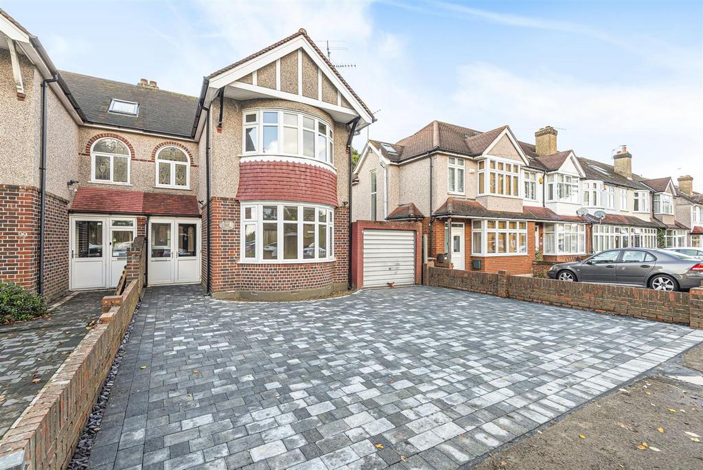 Rosedale Road, KT17 2 JH