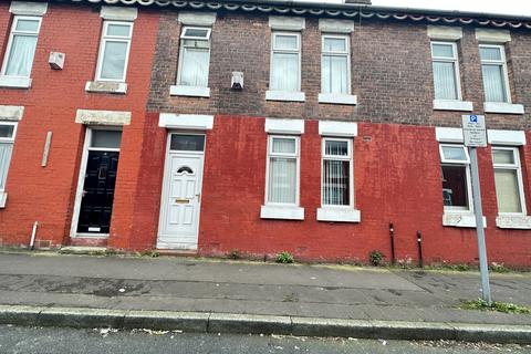 3 bedroom terraced house to rent, West Grove, Manchester, M13