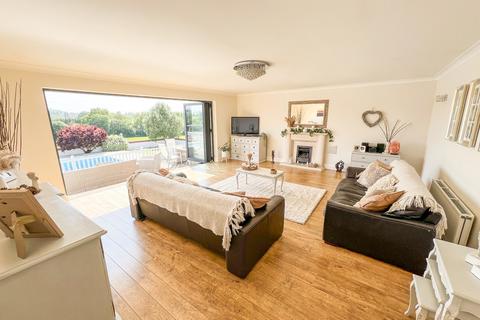 3 bedroom detached bungalow for sale, Fourth Avenue, Hullbridge