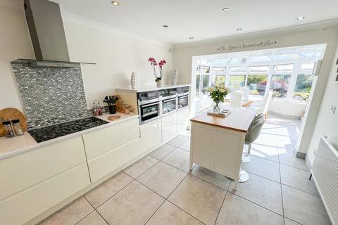 Pen-y-bryn Fourth Avenue, Hullbridge, Hockley, SS5 6AZ