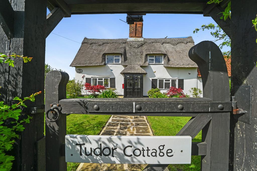 PT TV Tudor Cottage 22