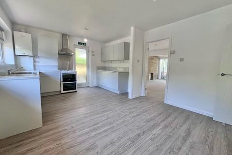 4 bedroom detached house to rent, Foxley Lane, Purley