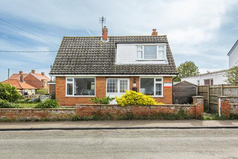 Camelot, 6 Cliff Road, Overstrand, Cromer, NR27 0PP