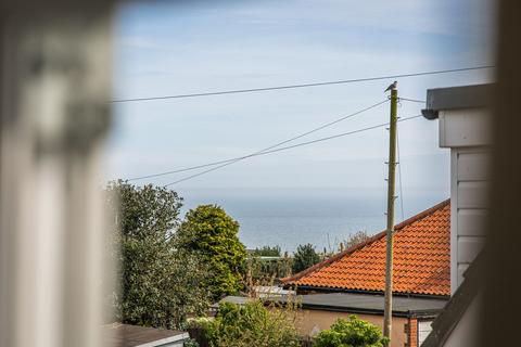 Camelot, 6 Cliff Road, Overstrand, Cromer, NR27 0PP