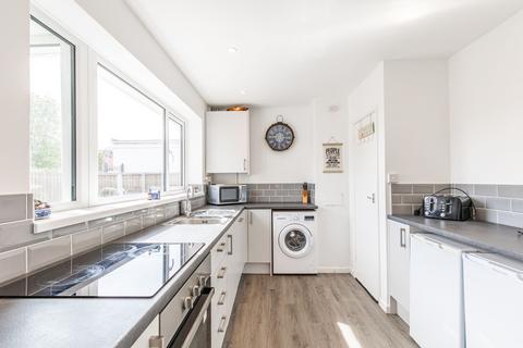 Camelot, 6 Cliff Road, Overstrand, Cromer, NR27 0PP
