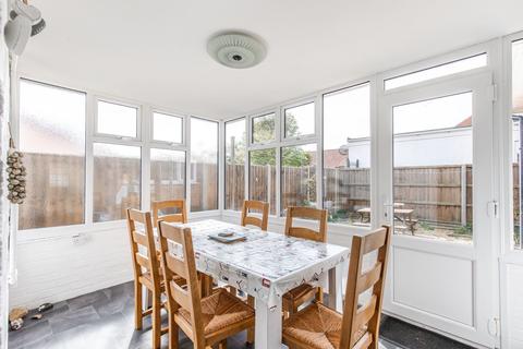 Camelot, 6 Cliff Road, Overstrand, Cromer, NR27 0PP