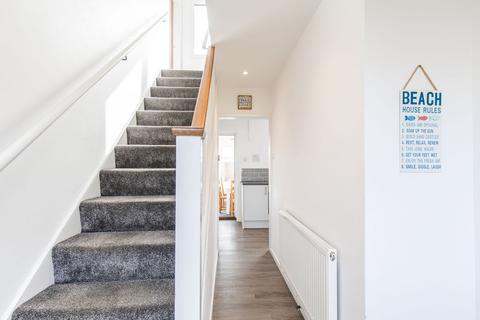 Camelot, 6 Cliff Road, Overstrand, Cromer, NR27 0PP