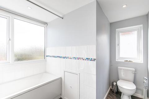 Camelot, 6 Cliff Road, Overstrand, Cromer, NR27 0PP