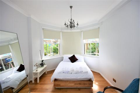 2 bedroom flat for sale, Hackney Road, E2