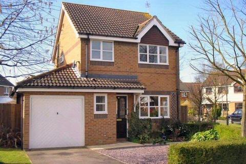 3 bedroom detached house to rent, Bloomfield Close, Woking GU21