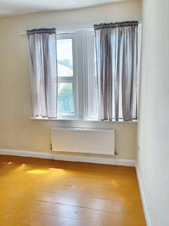 2 bedroom flat to rent, Andrew Place, London SW8