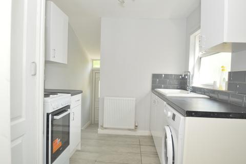 3 bedroom flat to rent, Rawling Road, Gateshead, NE8