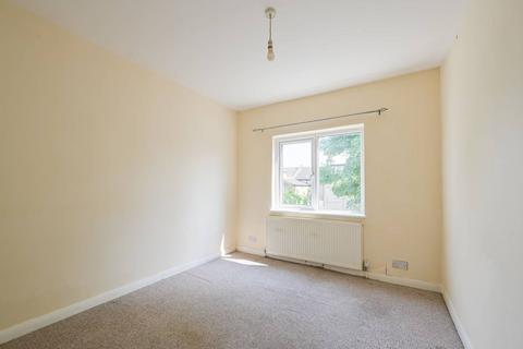 2 bedroom flat to rent, London E11