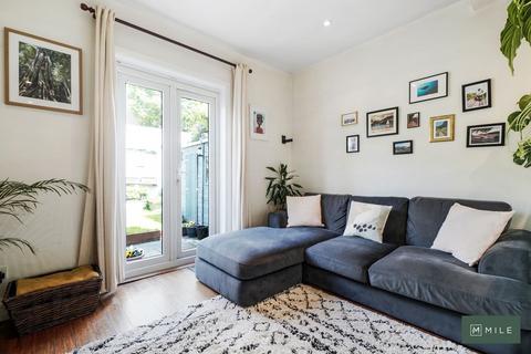 2 bedroom ground floor flat for sale, Buckingham Road, London NW10